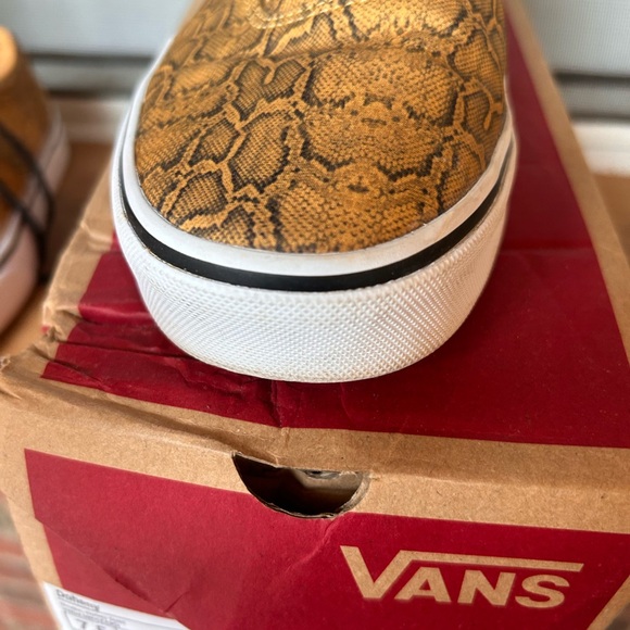 Van’s sneakers Women’s snake print honey gold 8.5 wide, like new - Picture 10 of 10